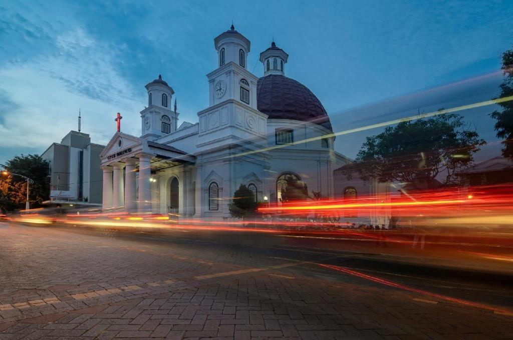 New Mira Hotel Semarang Exteriér fotografie